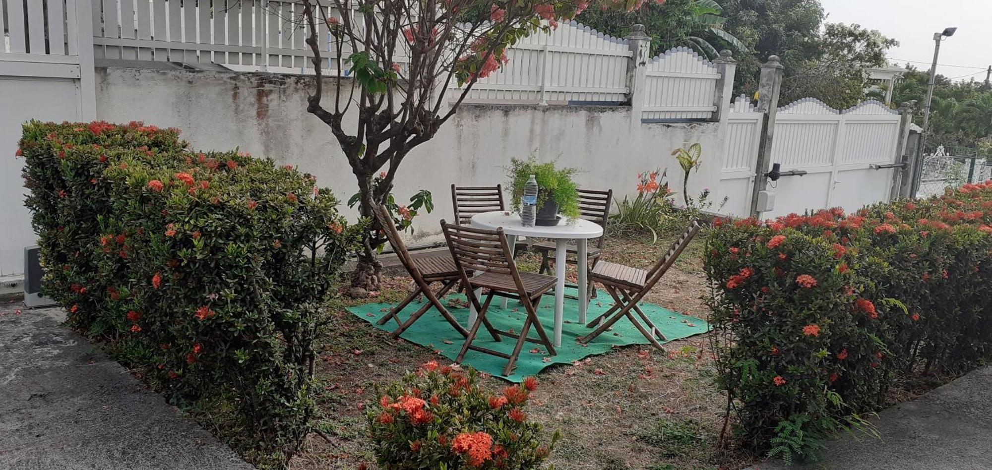 Apartamento Le P'Tit Nid Cocodydy Baillif Exterior foto