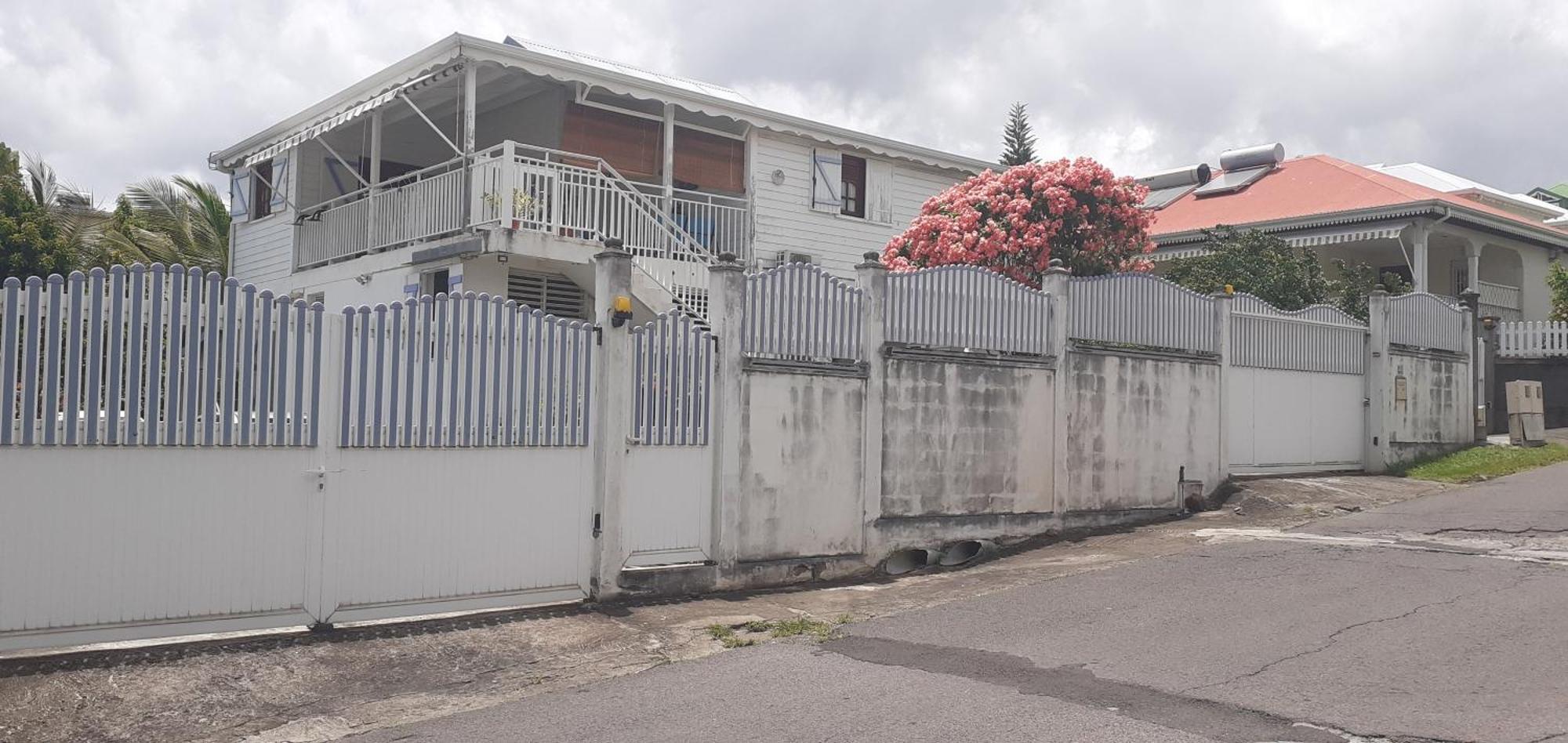 Apartamento Le P'Tit Nid Cocodydy Baillif Exterior foto